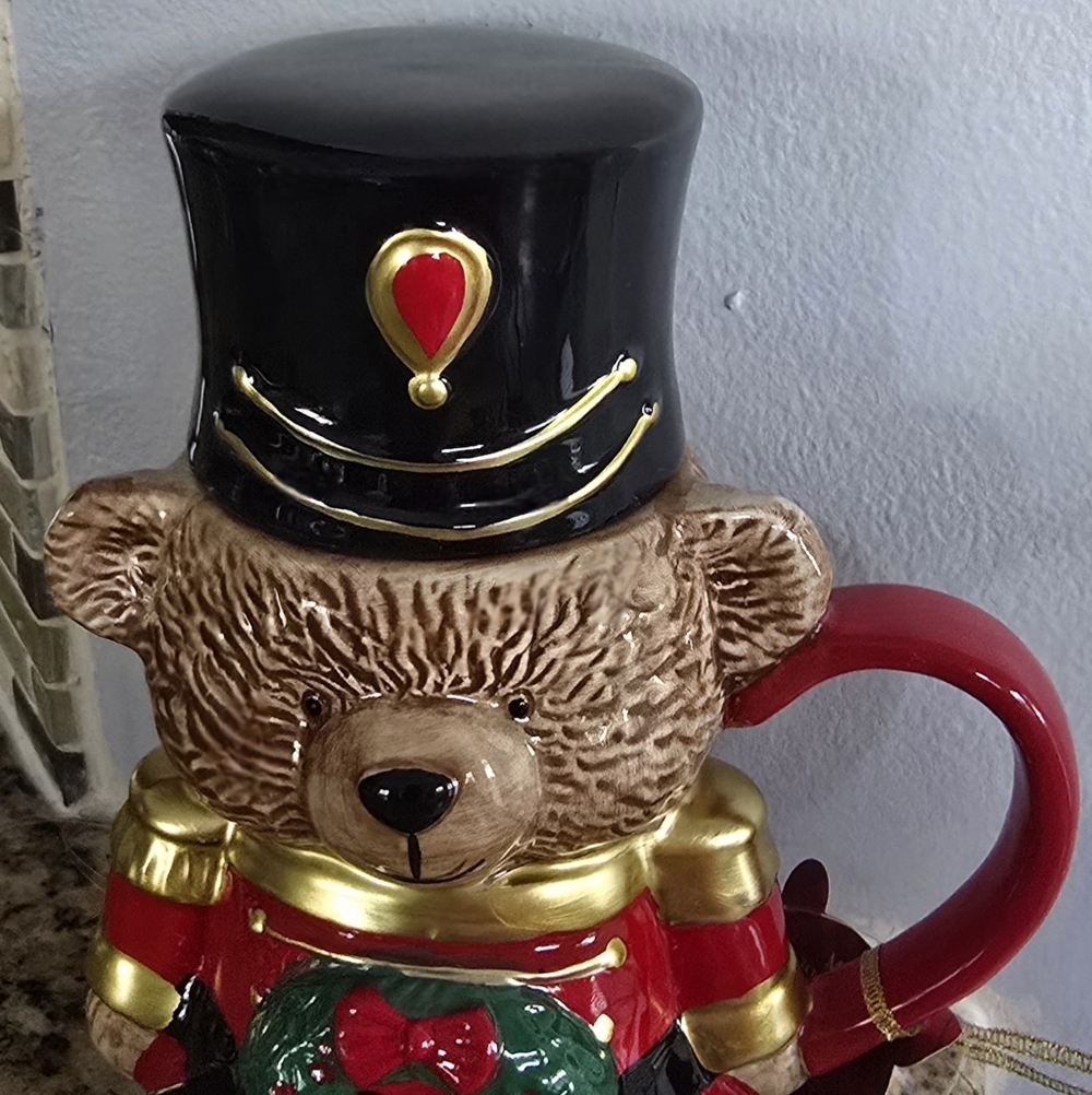 Christmas Nutcracker Bear Ceramic Mug – Holiday Bear with Wreath, 3D New